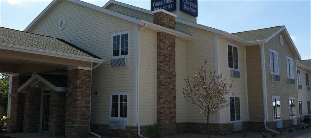 Cobblestone Inn & Suites - Harvey Exterior photo